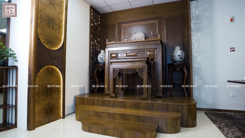 Bàn thờ gỗ óc chó tại Showroom Song Lê