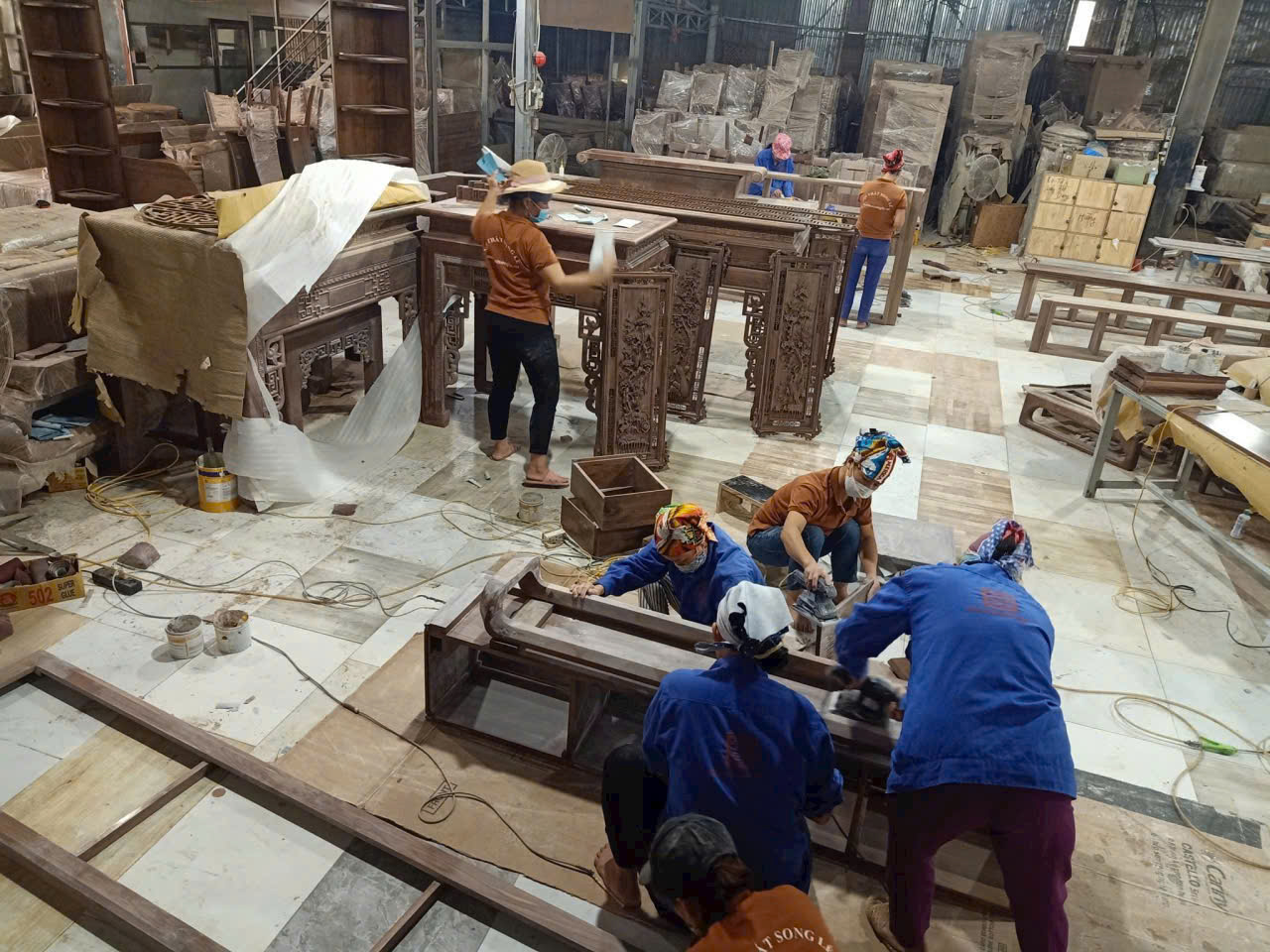 xưởng nội thất gỗ óc chó