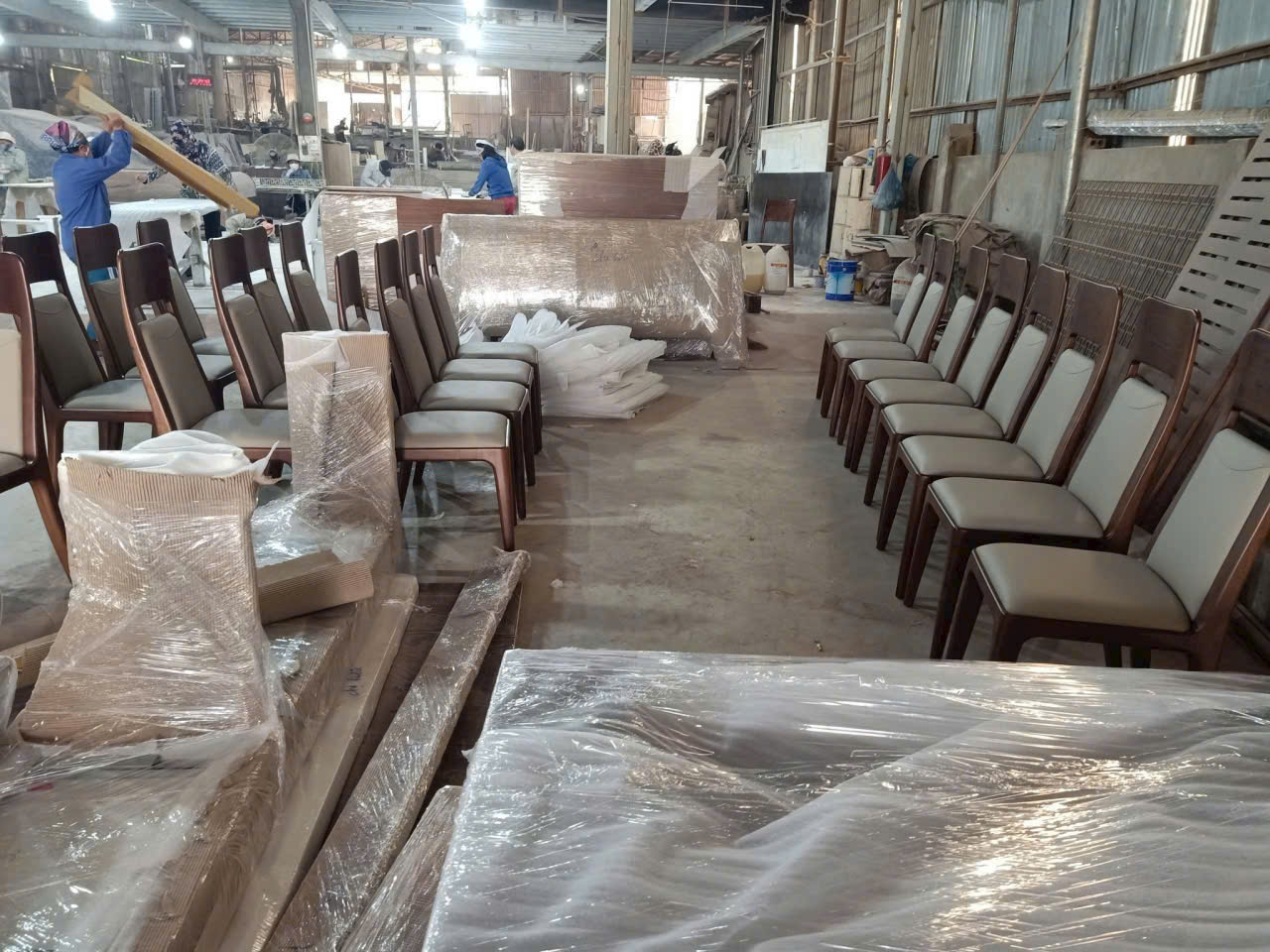 xưởng nội thất gỗ óc chó